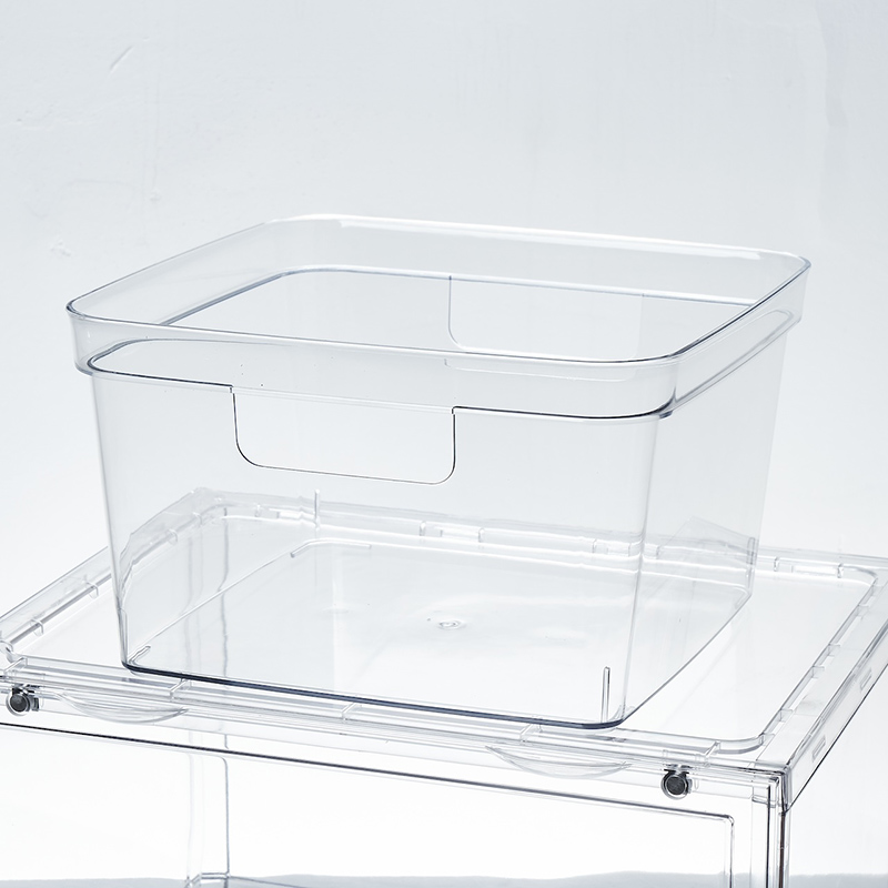 Storage Bin With Built-In Handle